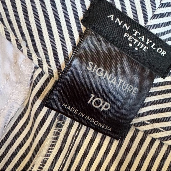 Ann Taylor gray white striped signature shorts ❤️ - Picture 6 of 7